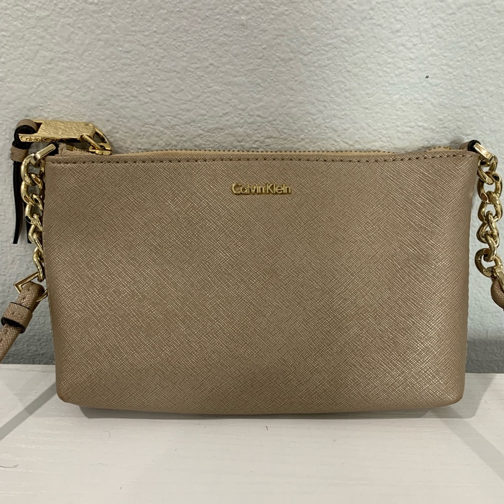 Calvin Klein crossbody. Great condition